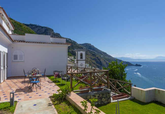 Villa in Praiano - Villa Ecuba - Villa for groups in a strategic position Villa in Praiano - Villa Ecuba - Villa for groups in a strategic position