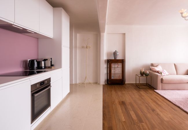 Apartment in Venice - Venetian Palace Mauve Apartment R&R
