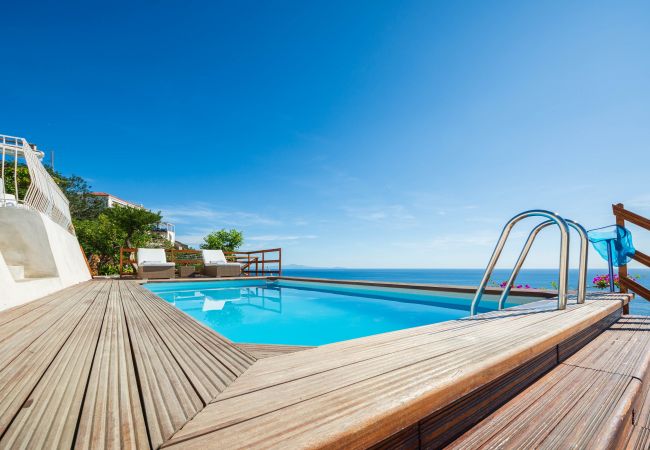 Villa in Maiori - Luxury Villa Vittoria- Villa with garden, swimming pool and jacuzzi overlooking the sea Villa in Maiori - Luxury Villa Vittoria- Villa with garden, swimming pool and jacuzzi overlooking the sea