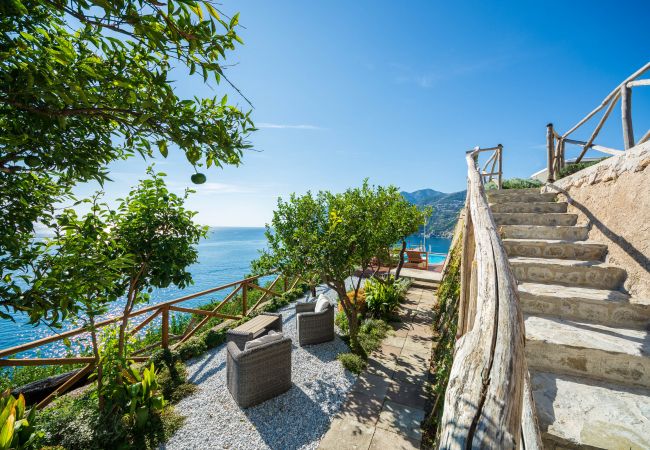 Villa in Maiori - Luxury Villa Vittoria- Villa with garden, swimming pool and jacuzzi overlooking the sea