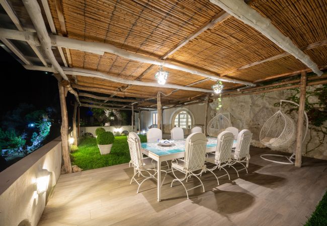 Villa in Maiori - Luxury Villa Vittoria- Villa with garden, swimming pool and jacuzzi overlooking the sea Villa in Maiori - Luxury Villa Vittoria- Villa with garden, swimming pool and jacuzzi overlooking the sea