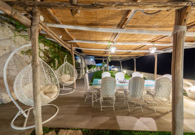 Villa in Maiori - Luxury Villa Vittoria- Villa with garden, swimming pool and jacuzzi overlooking the sea Villa in Maiori - Luxury Villa Vittoria- Villa with garden, swimming pool and jacuzzi overlooking the sea