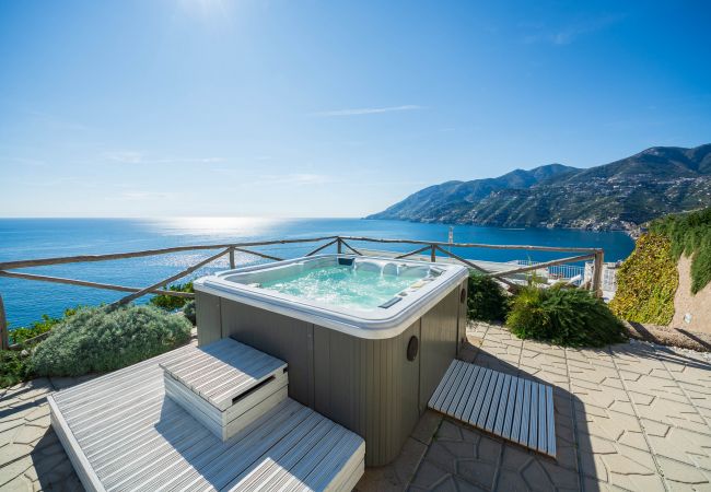 Villa in Maiori - Luxury Villa Vittoria- Villa with garden, swimming pool and jacuzzi overlooking the sea