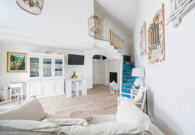 Villa in Maiori - Luxury Villa Vittoria- Villa with garden, swimming pool and jacuzzi overlooking the sea Villa in Maiori - Luxury Villa Vittoria- Villa with garden, swimming pool and jacuzzi overlooking the sea