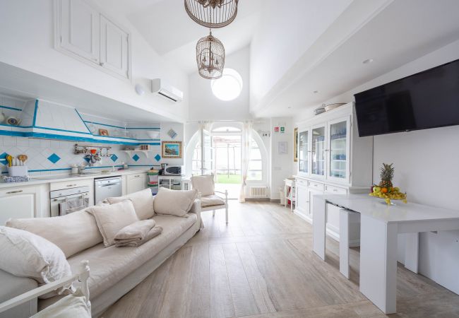 Villa in Maiori - Luxury Villa Vittoria- Villa with garden, swimming pool and jacuzzi overlooking the sea Villa in Maiori - Luxury Villa Vittoria- Villa with garden, swimming pool and jacuzzi overlooking the sea