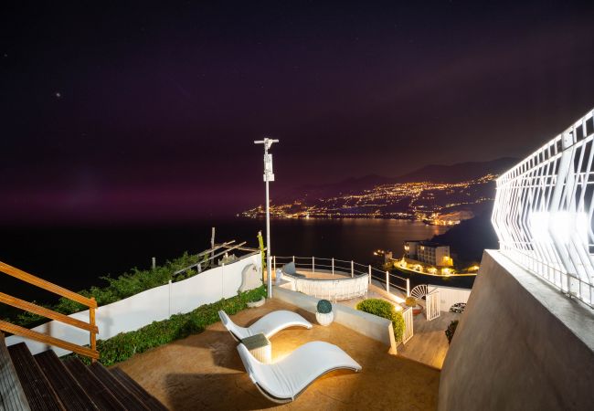 Villa in Maiori - Luxury Villa Vittoria- Villa with garden, swimming pool and jacuzzi overlooking the sea Villa in Maiori - Luxury Villa Vittoria- Villa with garden, swimming pool and jacuzzi overlooking the sea