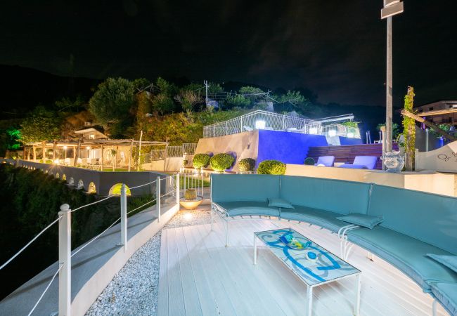 Villa in Maiori - Luxury Villa Vittoria- Villa with garden, swimming pool and jacuzzi overlooking the sea Villa in Maiori - Luxury Villa Vittoria- Villa with garden, swimming pool and jacuzzi overlooking the sea