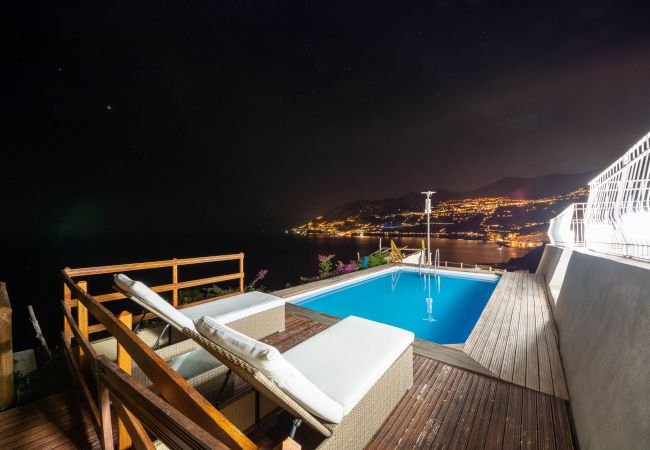 Villa in Maiori - Luxury Villa Vittoria- Villa with garden, swimming pool and jacuzzi overlooking the sea Villa in Maiori - Luxury Villa Vittoria- Villa with garden, swimming pool and jacuzzi overlooking the sea