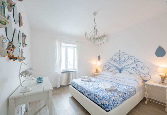 Villa in Maiori - Luxury Villa Vittoria- Villa with garden, swimming pool and jacuzzi overlooking the sea Villa in Maiori - Luxury Villa Vittoria- Villa with garden, swimming pool and jacuzzi overlooking the sea