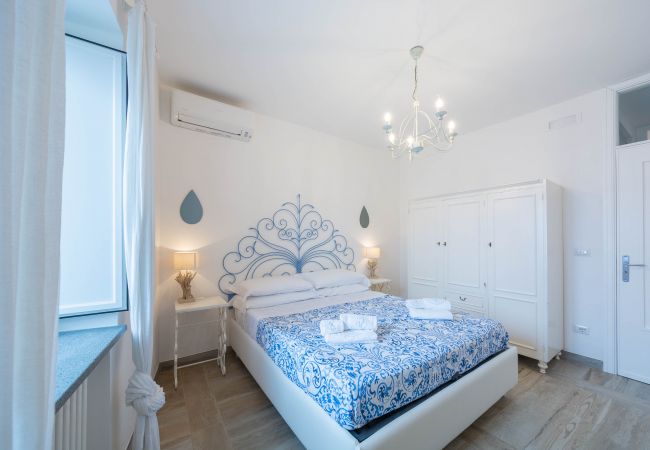 Villa in Maiori - Luxury Villa Vittoria- Villa with garden, swimming pool and jacuzzi overlooking the sea Villa in Maiori - Luxury Villa Vittoria- Villa with garden, swimming pool and jacuzzi overlooking the sea
