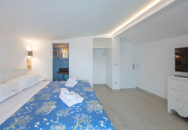 Villa in Maiori - Luxury Villa Vittoria- Villa with garden, swimming pool and jacuzzi overlooking the sea Villa in Maiori - Luxury Villa Vittoria- Villa with garden, swimming pool and jacuzzi overlooking the sea