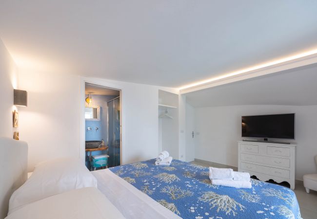 Villa in Maiori - Luxury Villa Vittoria- Villa with garden, swimming pool and jacuzzi overlooking the sea Villa in Maiori - Luxury Villa Vittoria- Villa with garden, swimming pool and jacuzzi overlooking the sea