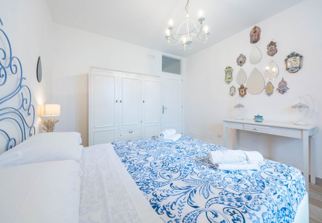 Villa in Maiori - Luxury Villa Vittoria- Villa with garden, swimming pool and jacuzzi overlooking the sea Villa in Maiori - Luxury Villa Vittoria- Villa with garden, swimming pool and jacuzzi overlooking the sea