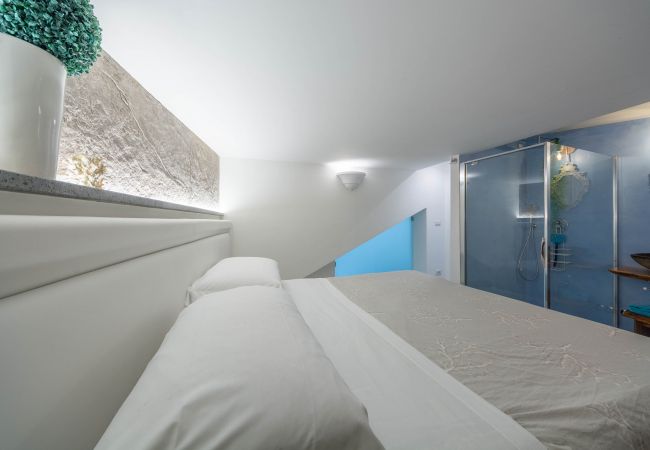 Villa in Maiori - Luxury Villa Vittoria- Villa with garden, swimming pool and jacuzzi overlooking the sea Villa in Maiori - Luxury Villa Vittoria- Villa with garden, swimming pool and jacuzzi overlooking the sea