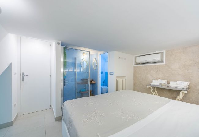 Villa in Maiori - Luxury Villa Vittoria- Villa with garden, swimming pool and jacuzzi overlooking the sea Villa in Maiori - Luxury Villa Vittoria- Villa with garden, swimming pool and jacuzzi overlooking the sea
