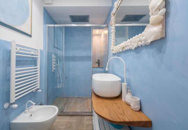 Villa in Maiori - Luxury Villa Vittoria- Villa with garden, swimming pool and jacuzzi overlooking the sea Villa in Maiori - Luxury Villa Vittoria- Villa with garden, swimming pool and jacuzzi overlooking the sea