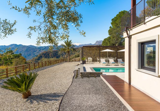 Villa in Savoca - Luxury villa with pool few km away from Taormina Villa in Savoca - Luxury villa with pool few km away from Taormina
