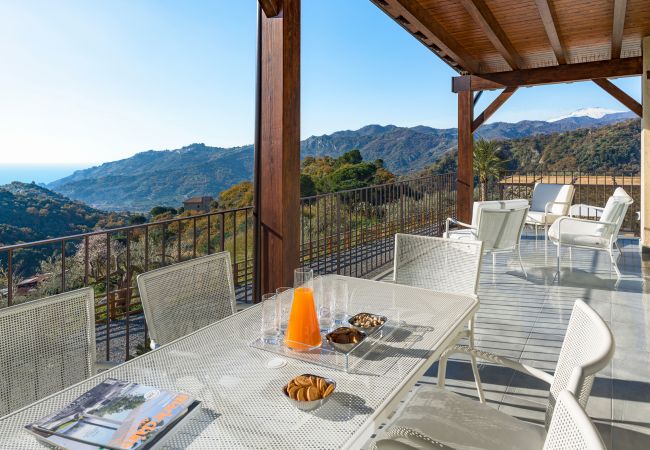 Villa in Savoca - Luxury villa with pool few km away from Taormina Villa in Savoca - Luxury villa with pool few km away from Taormina