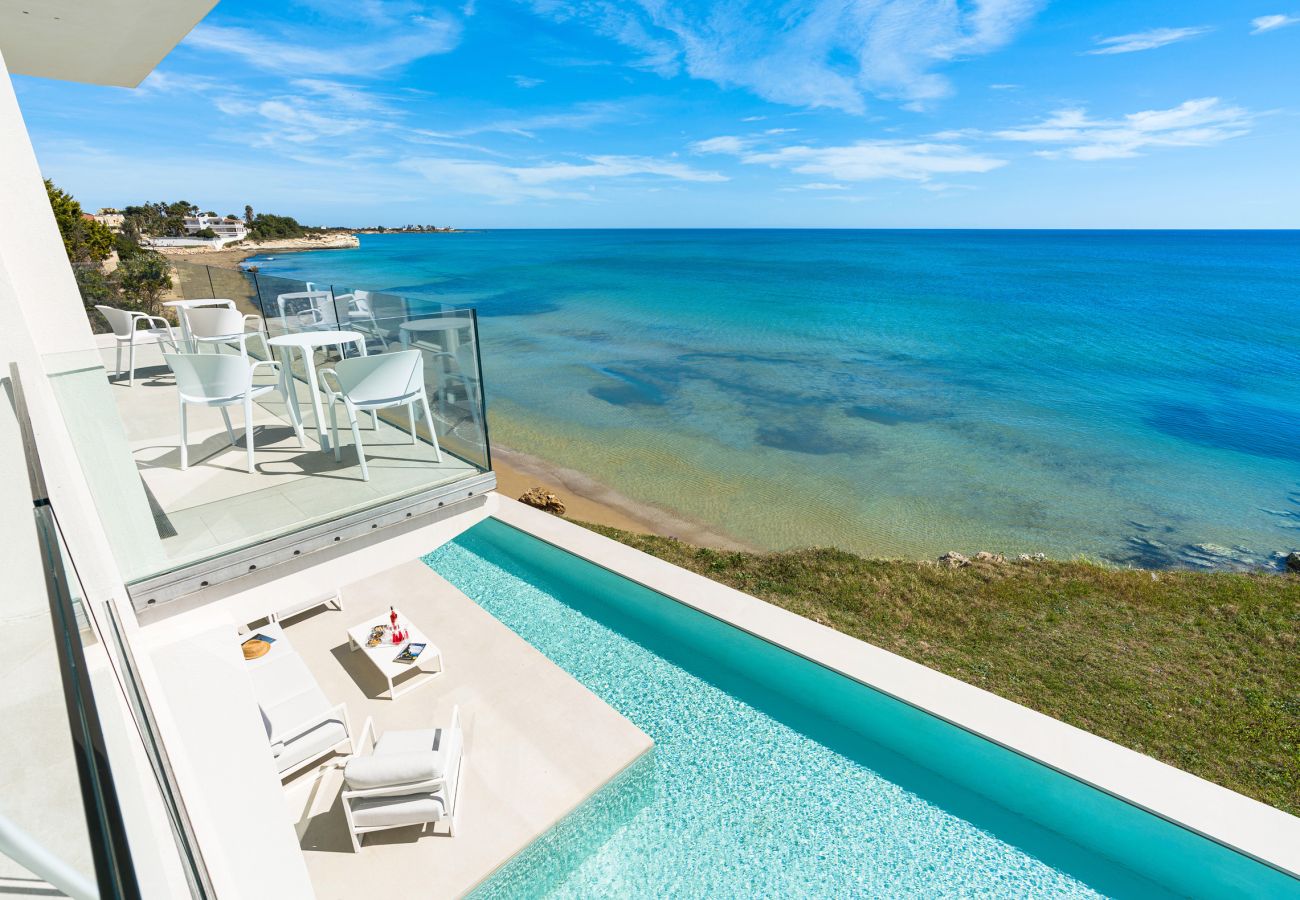 Villa in Noto - Luxury sea front villa with pool, Lido di Noto, Sicily