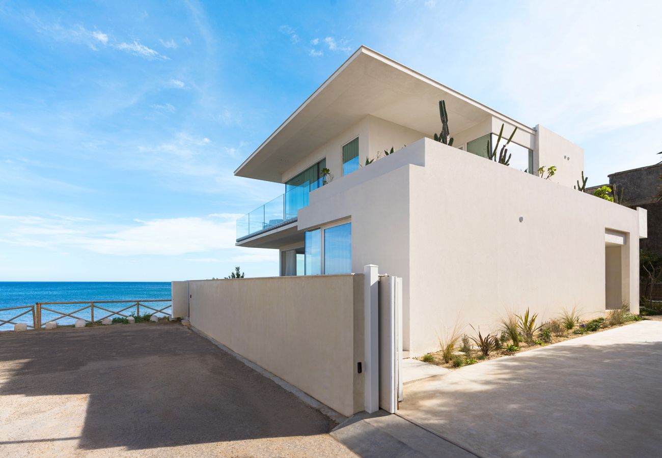 Villa in Noto - Luxury sea front villa with pool, Lido di Noto, Sicily