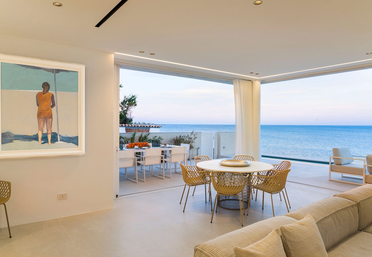 Villa in Noto - Luxury sea front villa with pool, Lido di Noto, Sicily