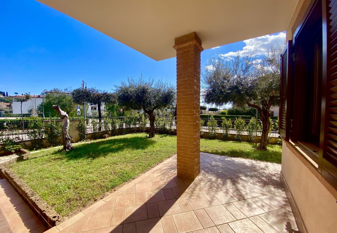 Villa in Sperlonga - Villa with garden and parking space