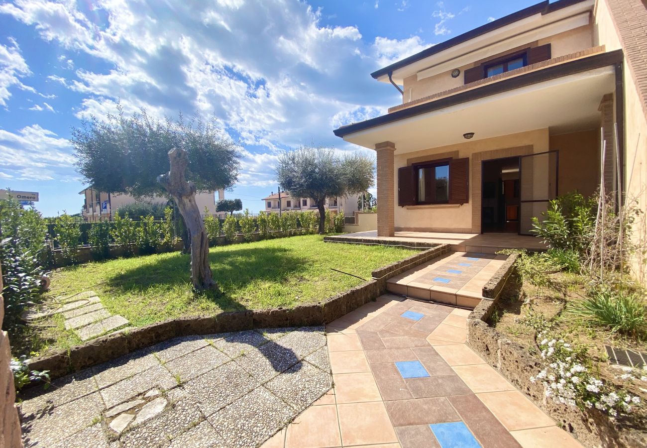 Villa in Sperlonga - Villa with garden and parking space