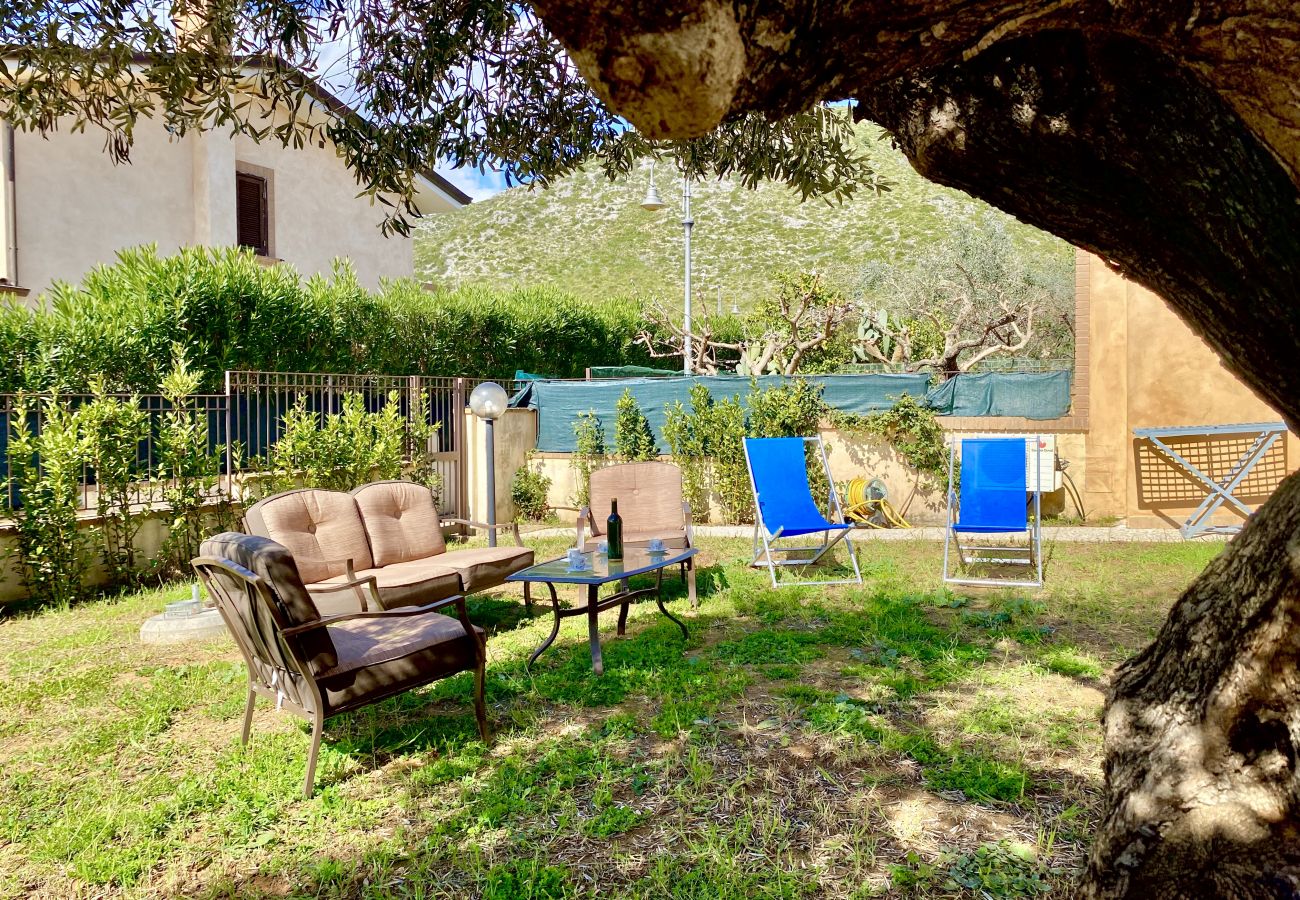 Villa in Sperlonga - Villa with garden and parking space