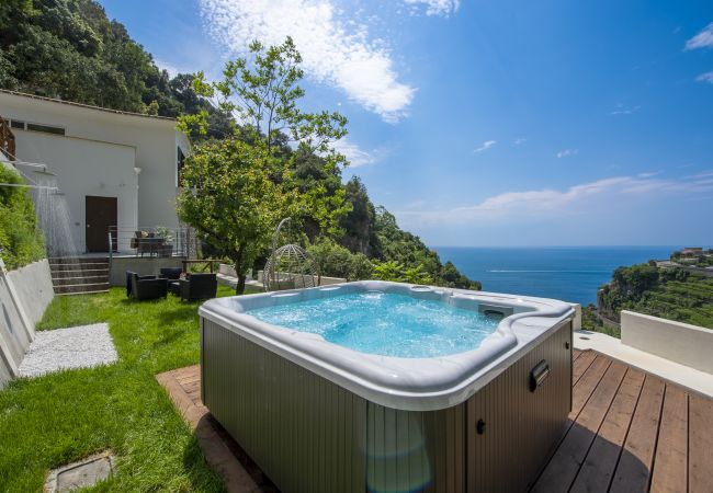 Villa in Amalfi - Villa Donna Rachele - Sea view Jacuzzi and Free Parking Villa in Amalfi - Villa Donna Rachele - Sea view Jacuzzi and Free Parking
