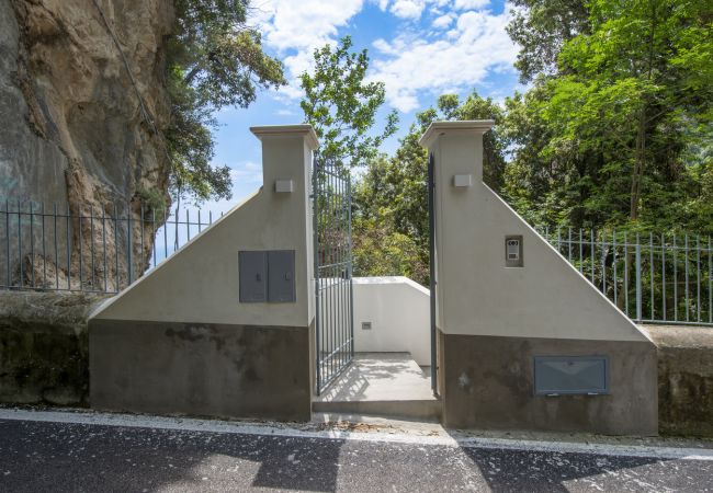 Villa in Amalfi - Villa Donna Rachele - Sea view Jacuzzi and Free Parking Villa in Amalfi - Villa Donna Rachele - Sea view Jacuzzi and Free Parking
