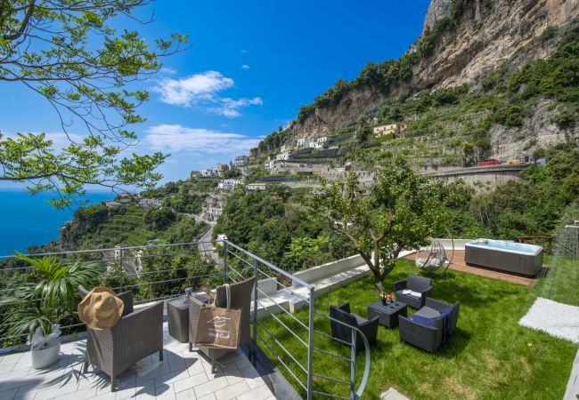 Villa in Amalfi - Villa Donna Rachele - Sea view Jacuzzi and Free Parking Villa in Amalfi - Villa Donna Rachele - Sea view Jacuzzi and Free Parking