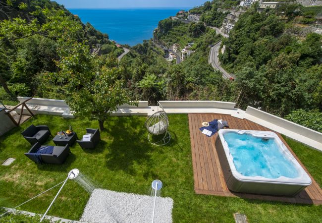 Villa in Amalfi - Villa Donna Rachele - Sea view Jacuzzi and Free Parking Villa in Amalfi - Villa Donna Rachele - Sea view Jacuzzi and Free Parking