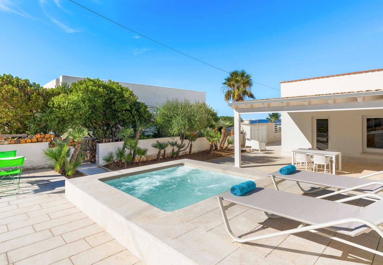 Apartment in Custonaci - Apartment with small pool and sea 50 meters away
