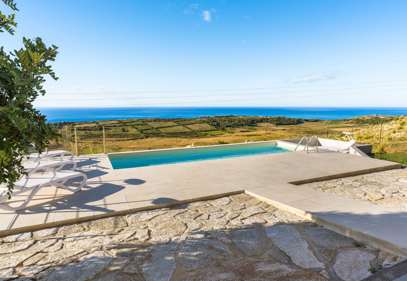 Villa in Siculiana - Great villa with pool and sea view