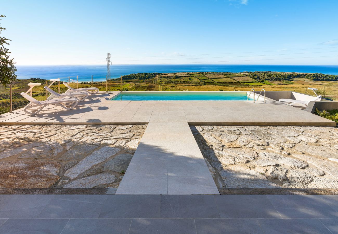 Villa in Siculiana - Great villa with pool and sea view