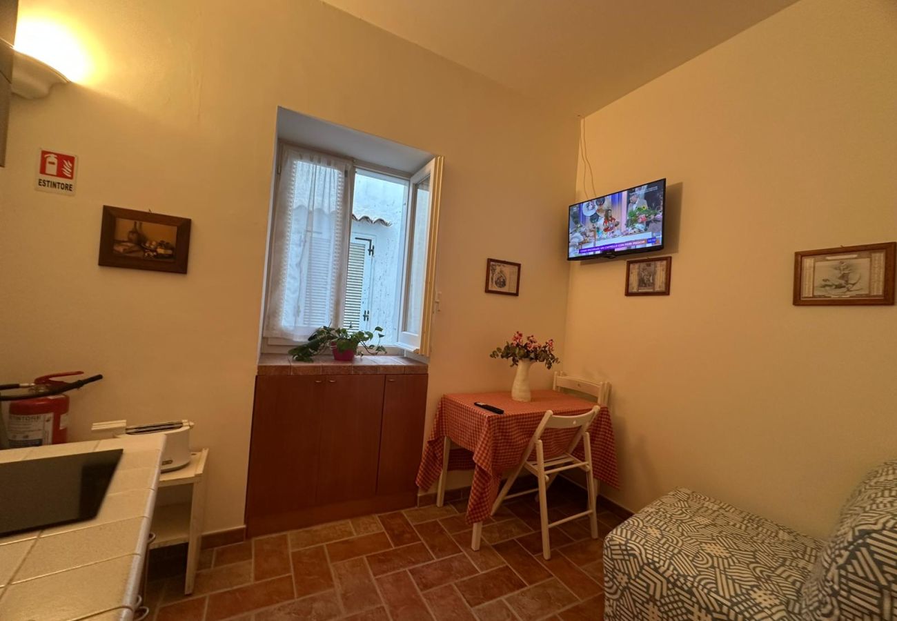 Apartment in Sperlonga - Charming historic alley home – holidaycasa tony