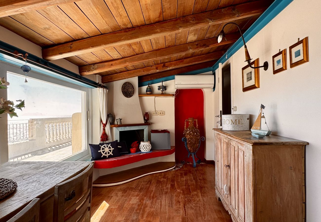 Apartment in Sperlonga - Seaside Penthouse – A View of Elegance