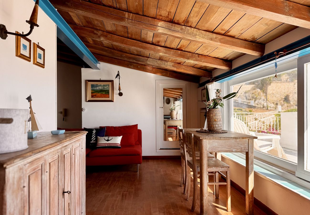Apartment in Sperlonga - Seaside Penthouse – A View of Elegance