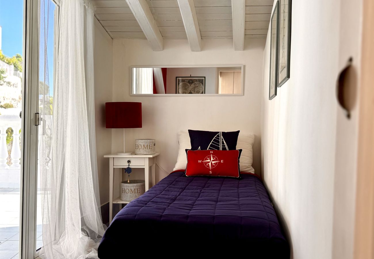 Apartment in Sperlonga - Seaside Penthouse – A View of Elegance