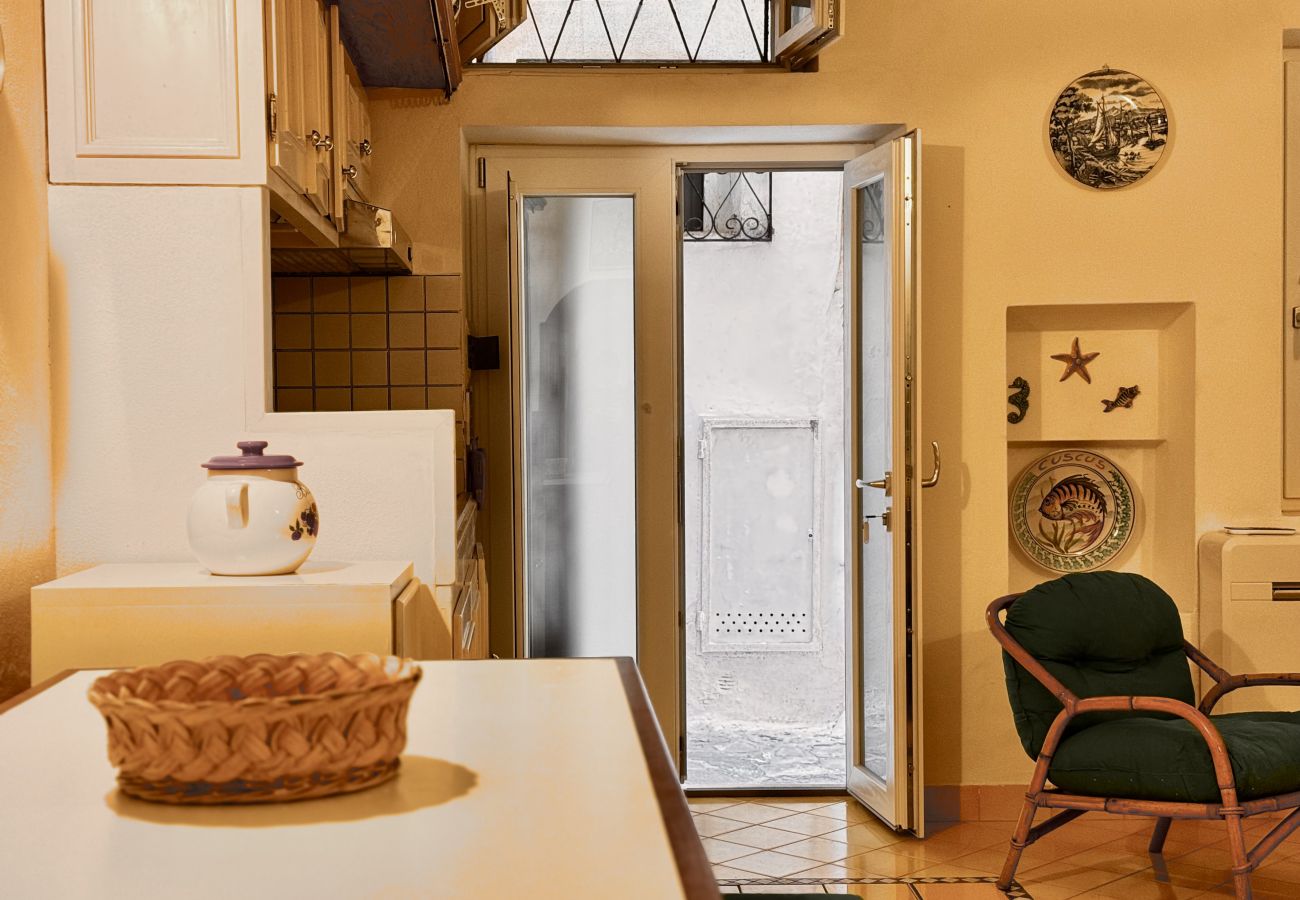 Apartment in Sperlonga - Typical house in the alleys
