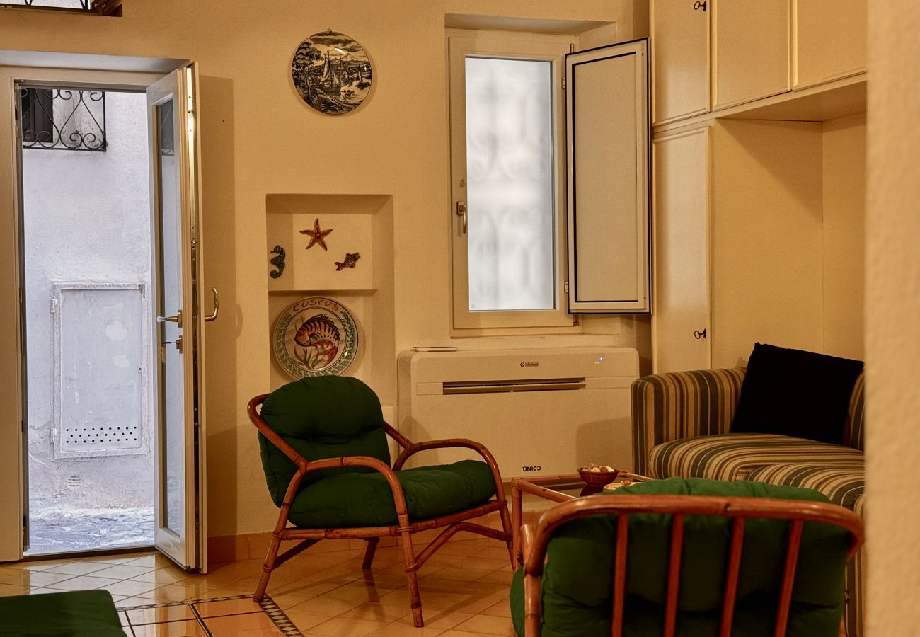Apartment in Sperlonga - Typical house in the alleys