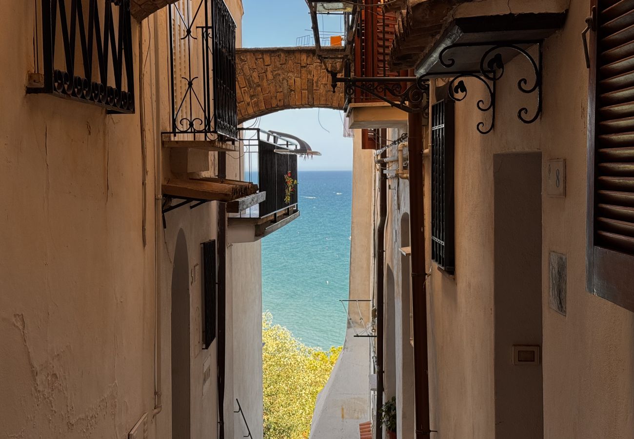 Apartment in Sperlonga - Typical house in the alleys