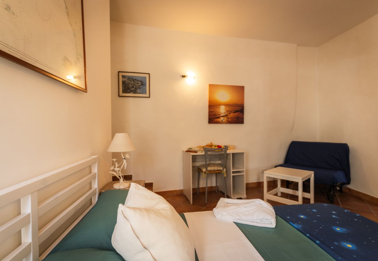 Apartment in Sperlonga - Casa IDIA – Life in the old town alleys with comfort and light