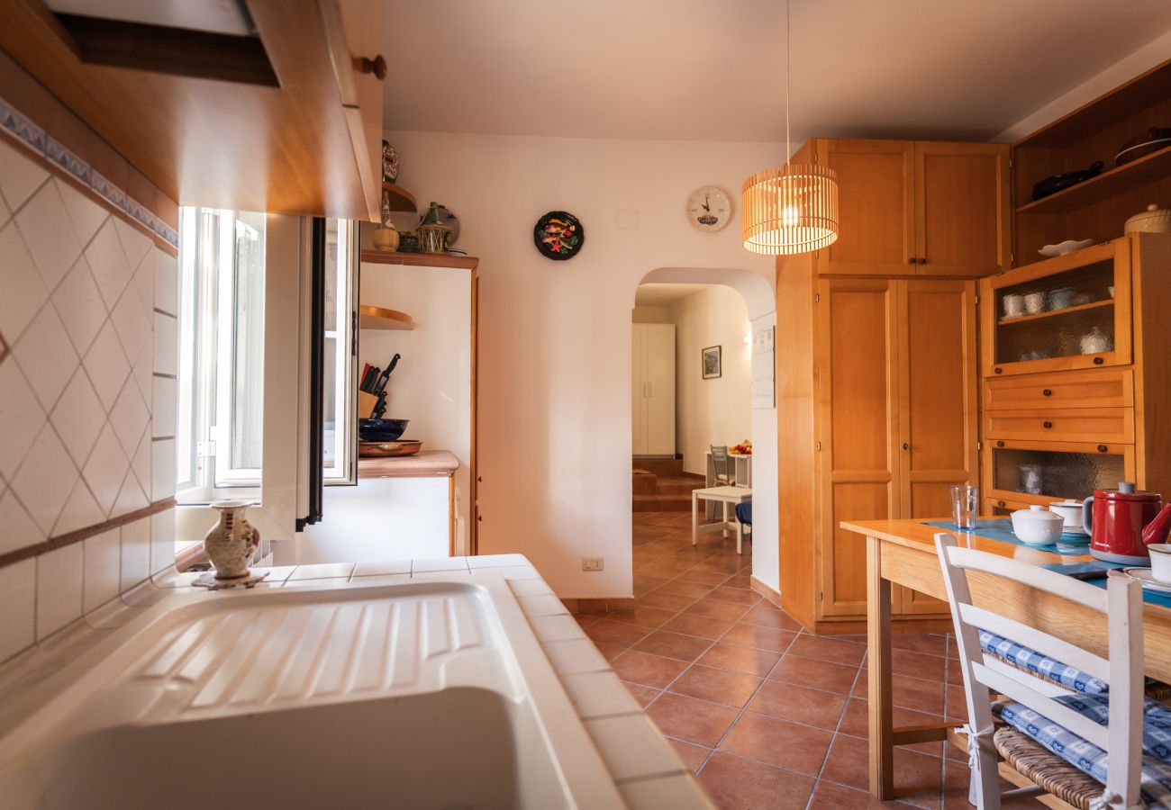 Apartment in Sperlonga - Casa IDIA – Life in the old town alleys with comfort and light