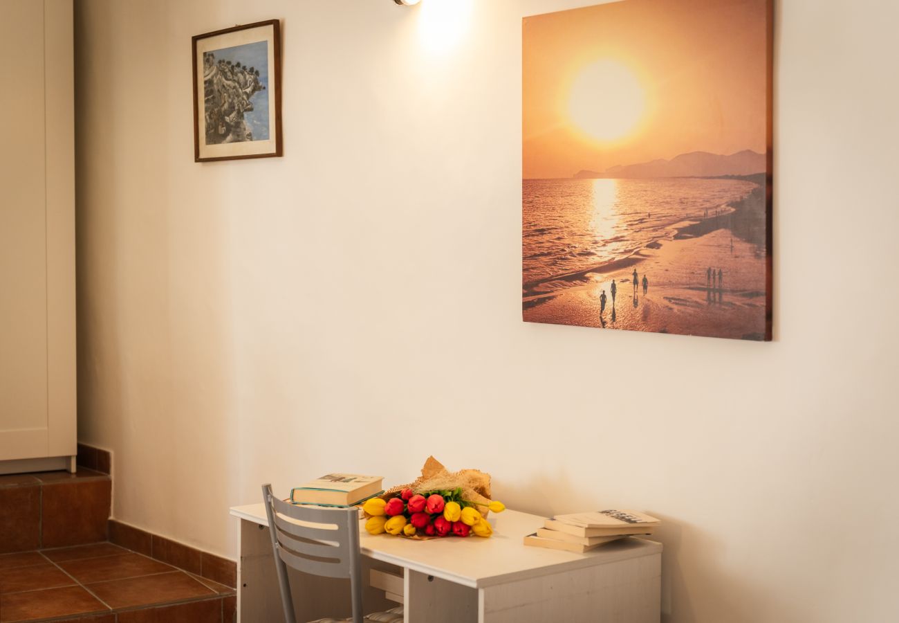Apartment in Sperlonga - Casa IDIA – Life in the old town alleys with comfort and light
