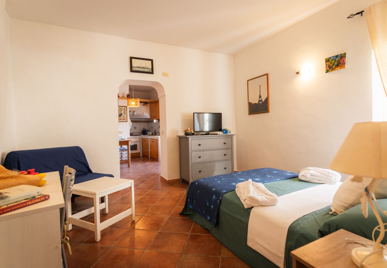 Apartment in Sperlonga - Casa IDIA – Life in the old town alleys with comfort and light