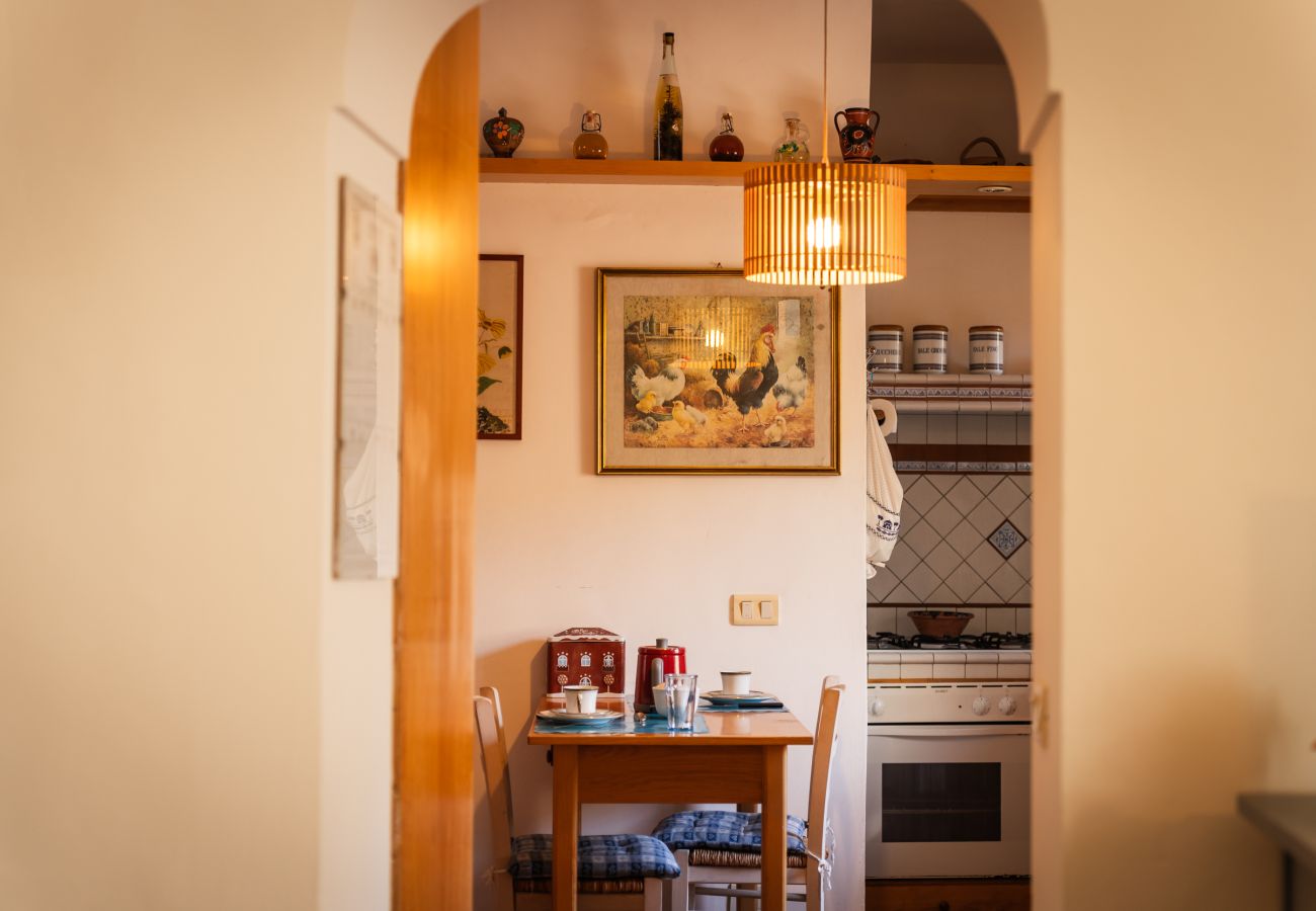 Apartment in Sperlonga - Casa IDIA – Life in the old town alleys with comfort and light
