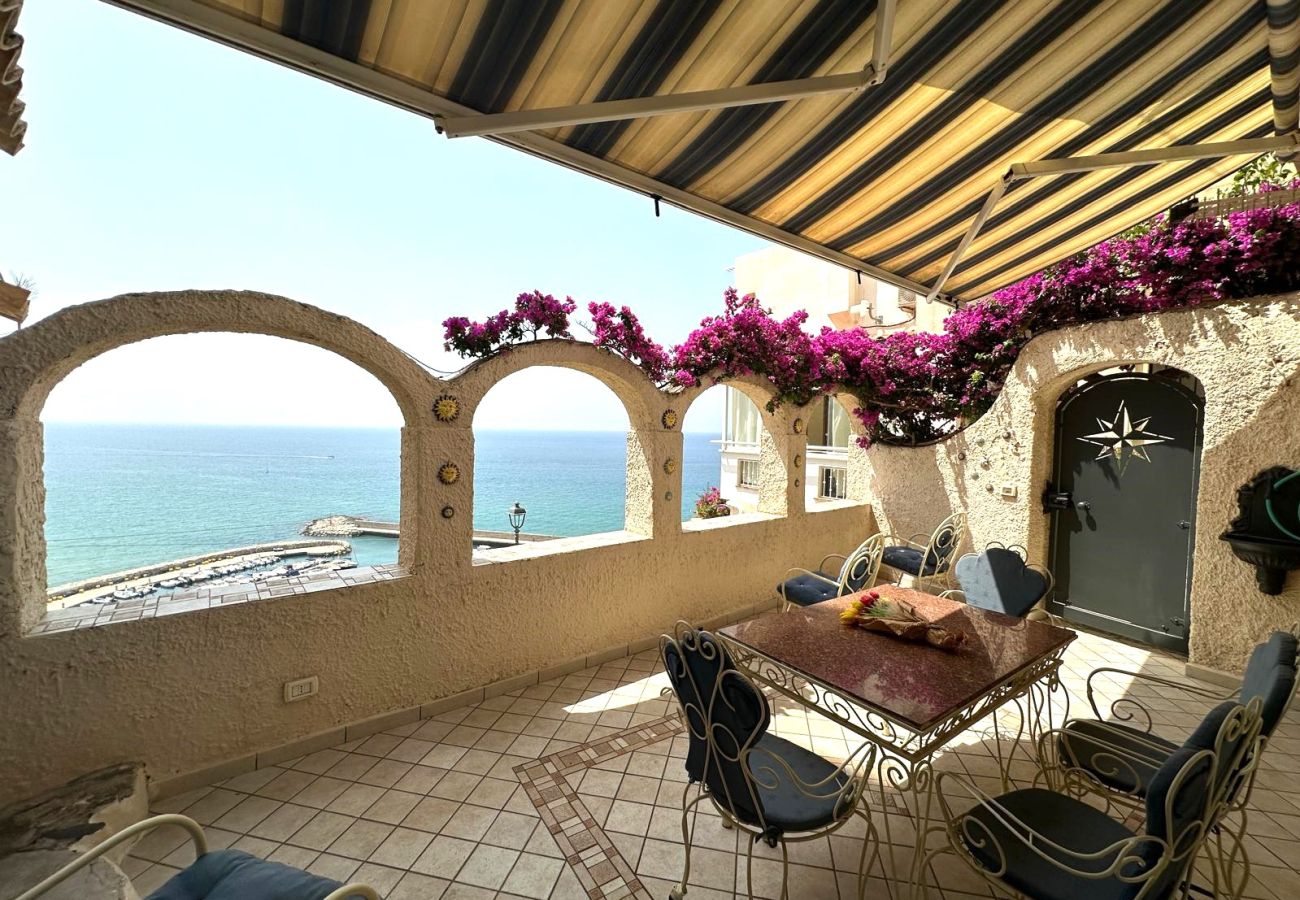 Apartment in Sperlonga - Fantastic apartment with terrace