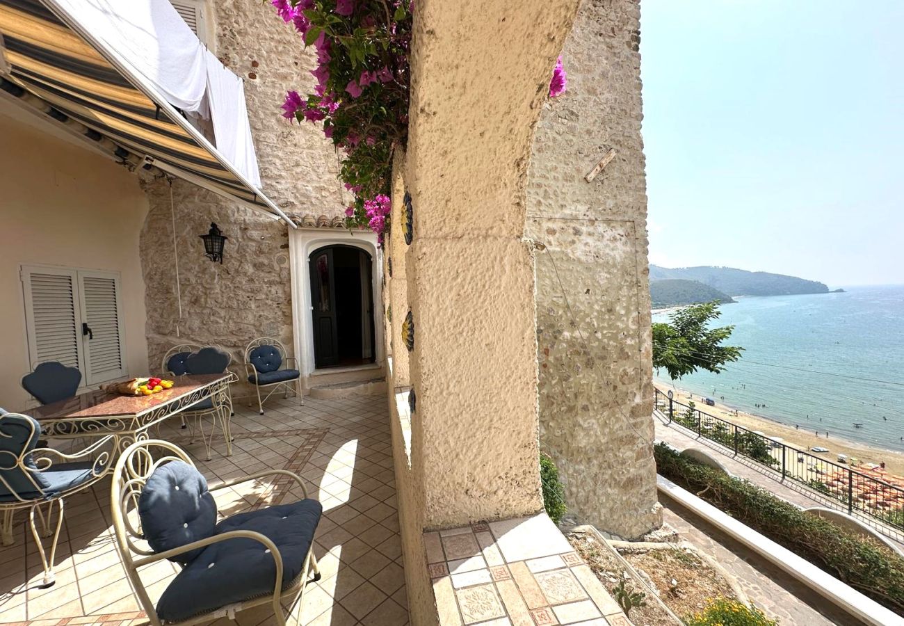 Apartment in Sperlonga - Fantastic apartment with terrace