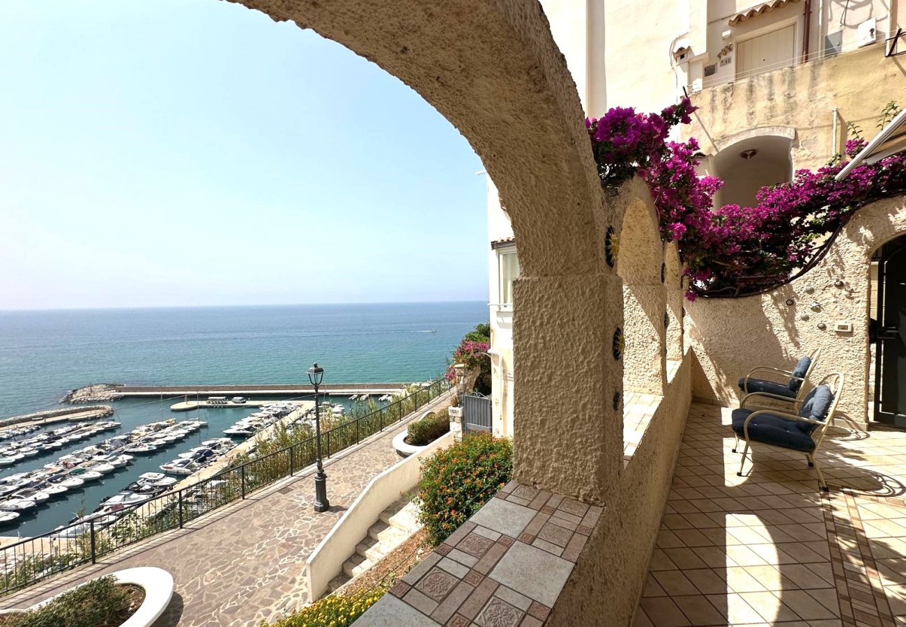 Apartment in Sperlonga - Fantastic apartment with terrace